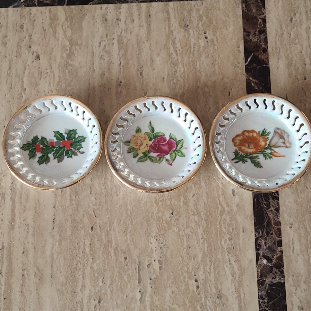 Iridescent Decorative Miniature Bowls (3)